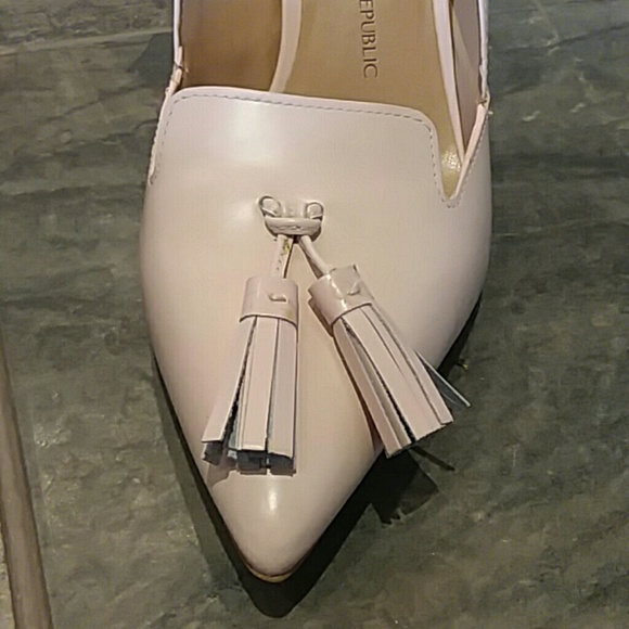 Banana Republic Pink Heels with Tassels - Picture 2 of 9